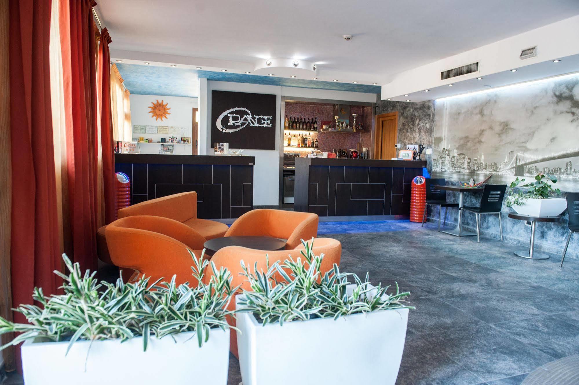 Orange Motel Vergiate Exterior photo